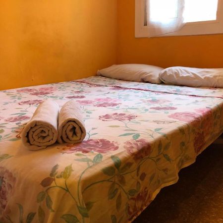 Motorsport Barcelona Hostel Екстериор снимка