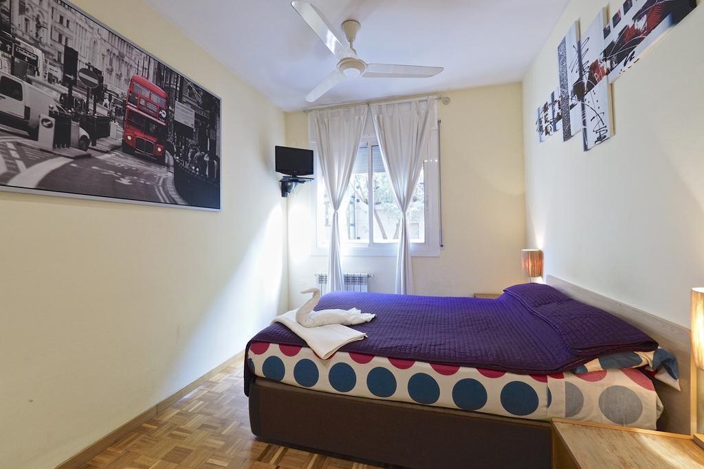 Motorsport Barcelona Hostel Екстериор снимка