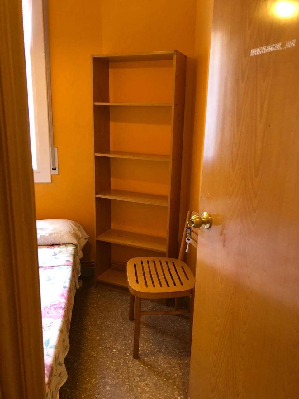 Motorsport Barcelona Hostel Екстериор снимка