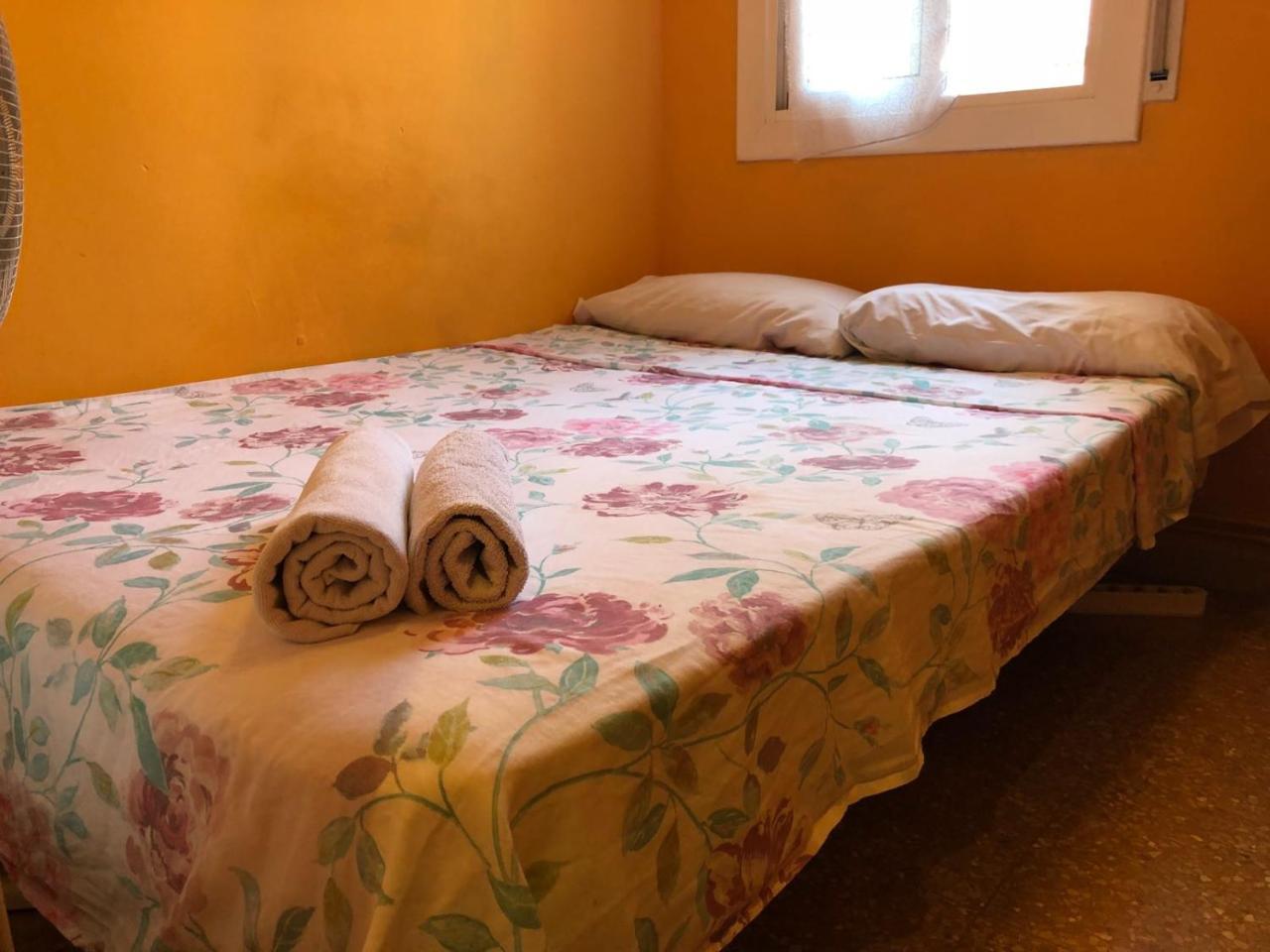 Motorsport Barcelona Hostel Екстериор снимка